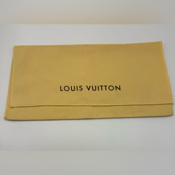 Louis Vuitton Epi Hello Kitty Wallet - Picture 7 of 8